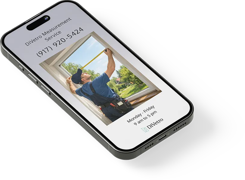 DiVetro measurement service: specialist with measuring tool and phone app