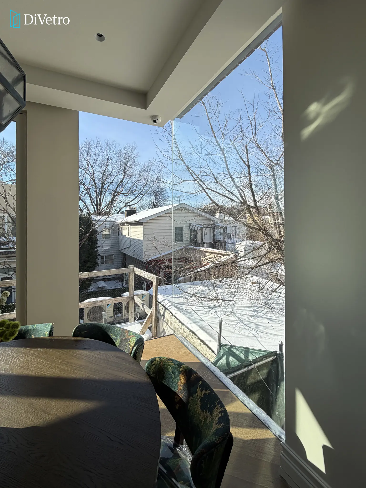 Corner window without mullion — seamless floor-to-ceiling glass by DiVetro