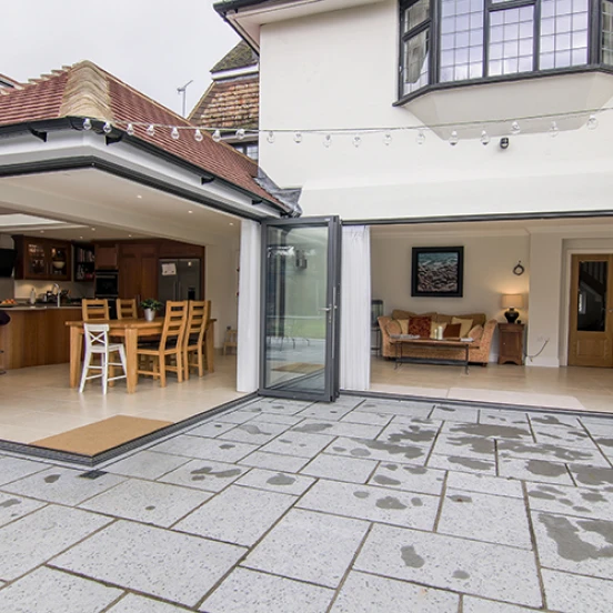 Mullion-Free Corner Concept for Bi-Fold doors